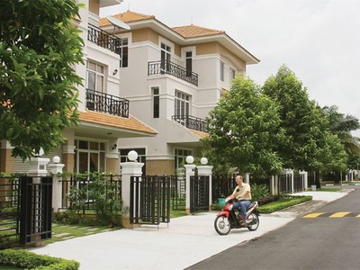 Cứu bất động sản: cứu ai, ai cứu?